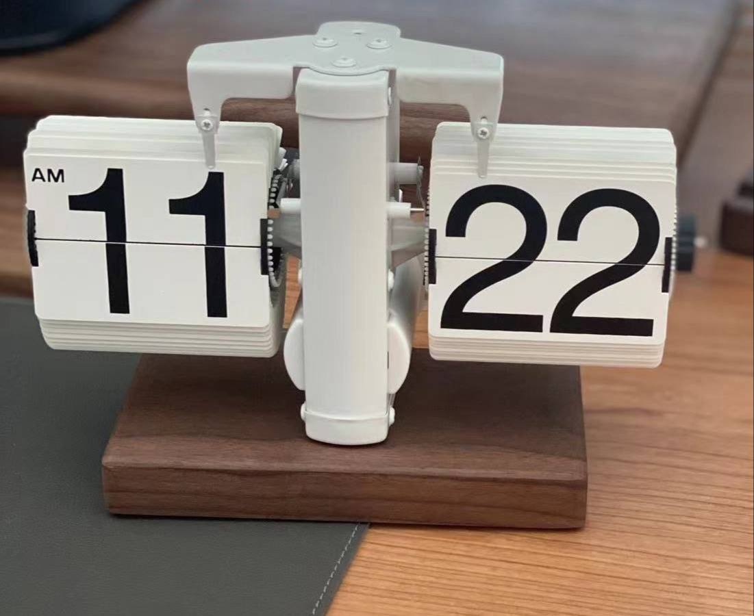 Automatic Page Turning Digital Clock