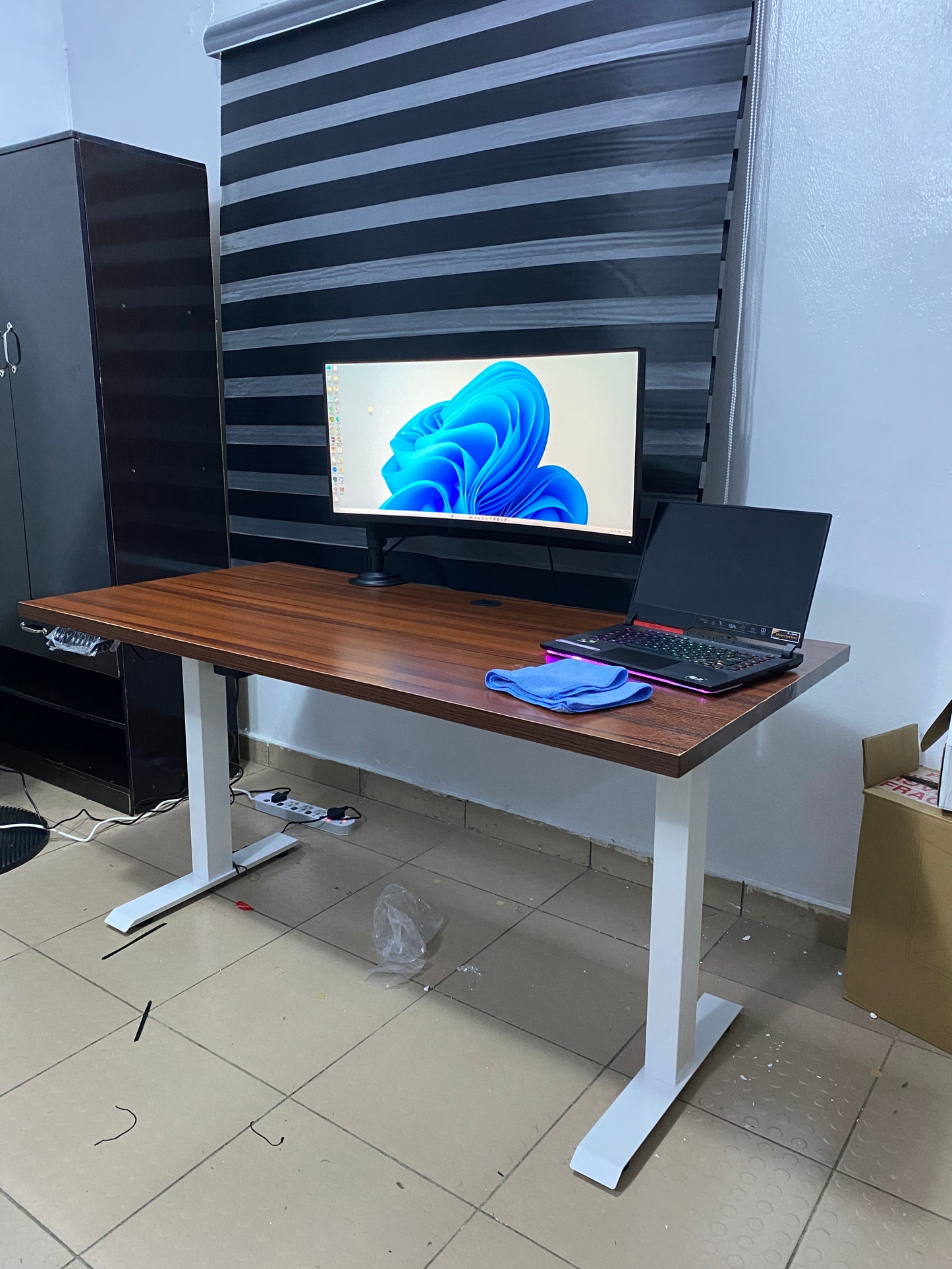 Oriens Single Motor Electric Standing Desks