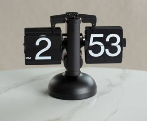 Automatic Page Turning Digital Clock